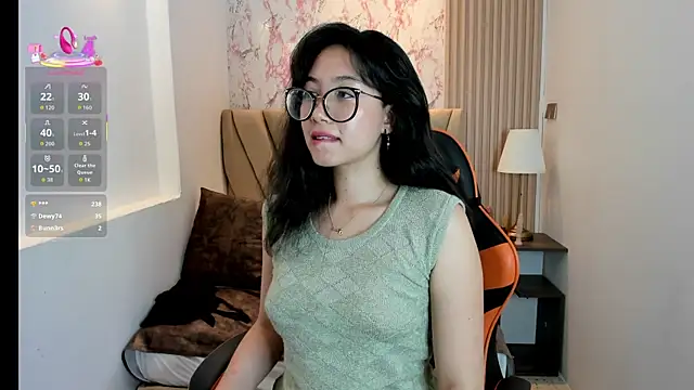 Yuna  Min online show from September 14, 2025, 1:33 pm
