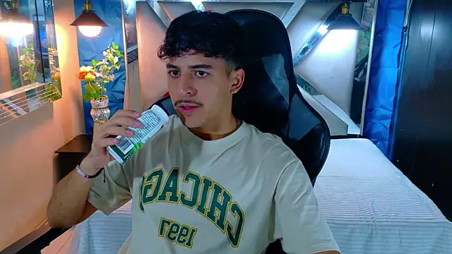 Snapshot of Alan_Del_Reyx chatting on March 6, 2026, 2:06 am Alan Del Reyx online show from March 6, 2026, 2:06 am