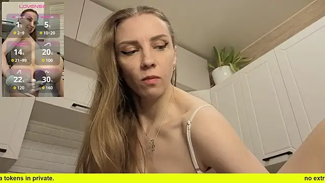 Snapshot of Edena_ chatting on April 4, 2026, 4:02 pm Edena online show from April 4, 2026, 4:02 pm