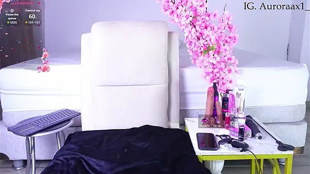 Snapshot of Auroraa_x1 chatting on November 11, 2025, 1:00 am Auroraa x1 online show from November 11, 2025, 1:00 am