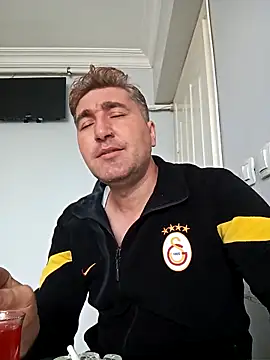 Snapshot of mert0359 chatting on October 6, 2025, 9:54 am mert0359 online show from October 6, 2025, 9:54 am