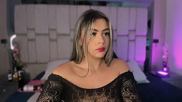 Samarafernandez online show from September 23, 2025, 4:08 am