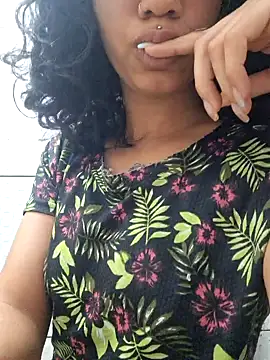 Snapshot of RavenShyfit chatting on October 17, 2025, 8:17 am RavenShyfit online show from October 17, 2025, 8:17 am