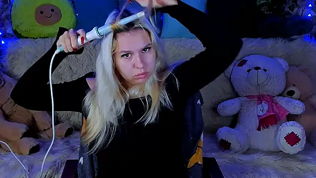 ChloeRicc online show from September 20, 2025, 6:51 am