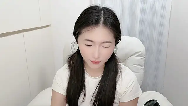 Snapshot of Rosalind_xixi chatting on July 7, 2026, 1:41 am Rosalind xixi online show from July 7, 2026, 1:41 am