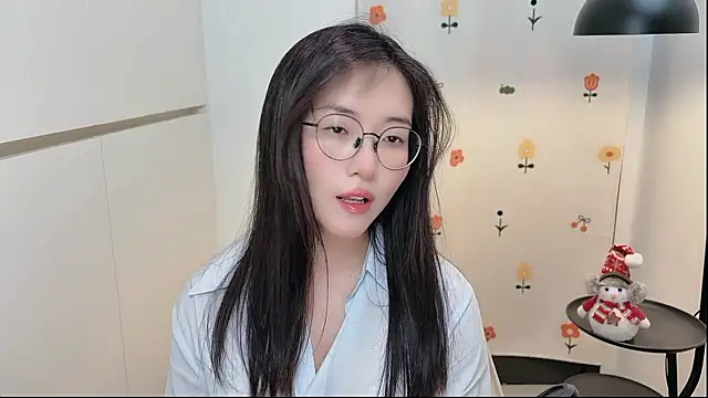 Rosalind xixi online show from May 5, 2026, 2:42 pm