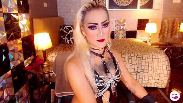 Snapshot of HorseCockDivine chatting on October 31, 2025, 10:16 pm HorseCockDivine online show from October 31, 2025, 10:16 pm