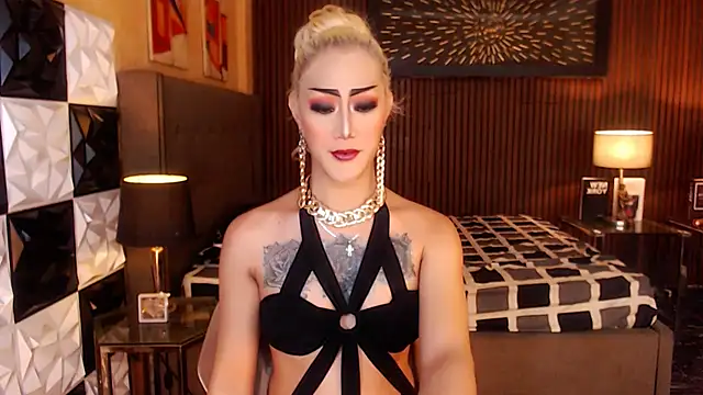 Snapshot of HorseCockDivine chatting on February 17, 2026, 8:39 pm HorseCockDivine online show from February 17, 2026, 8:39 pm