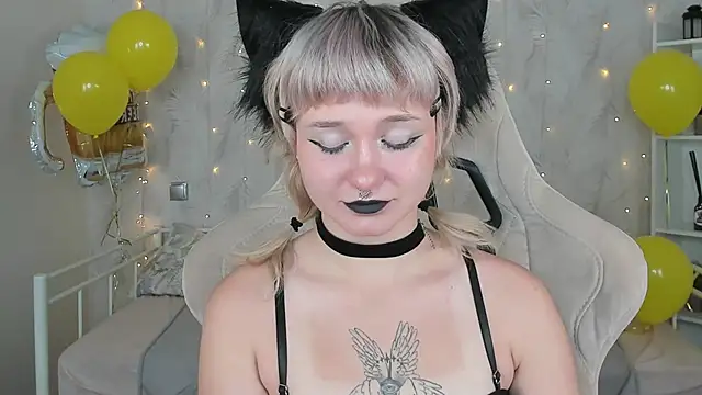 Tori Cutie online show from October 3, 2025, 5:42 am