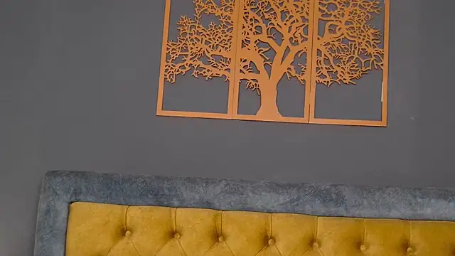 Jessica White  online show from February 13, 2026, 4:01 am