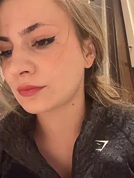 IsabellaEtha online show from April 4, 2026, 8:37 pm