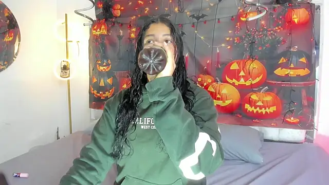 Snapshot of Ivy_nt chatting on October 22, 2025, 12:48 pm Ivy nt online show from October 22, 2025, 12:48 pm