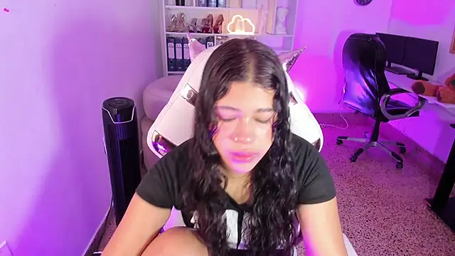 Snapshot of Ivy_nt chatting on November 30, 2025, 12:39 pm Ivy nt online show from November 30, 2025, 12:39 pm