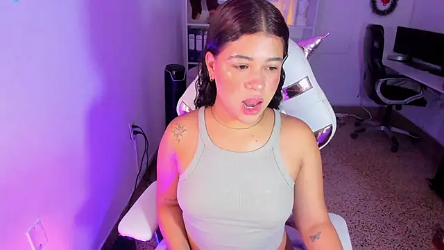 Snapshot of Ivy_nt chatting on December 3, 2025, 12:59 pm Ivy nt online show from December 3, 2025, 12:59 pm