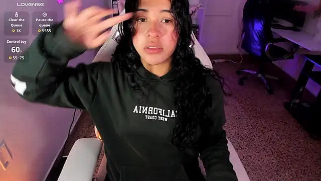 Snapshot of Ivy_nt chatting on October 8, 2025, 6:52 pm Ivy nt online show from October 8, 2025, 6:52 pm