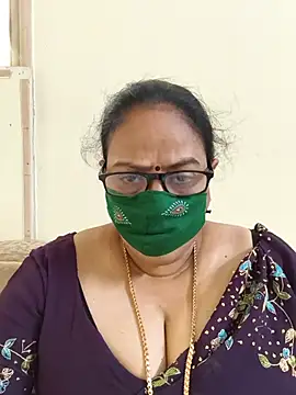Snapshot of heera-rani chatting on July 19, 2026, 7:17 am heera-rani online show from July 19, 2026, 7:17 am