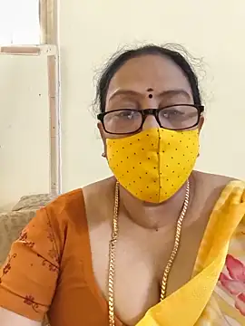 Snapshot of heera-rani chatting on June 20, 2026, 5:45 am heera-rani online show from June 20, 2026, 5:45 am