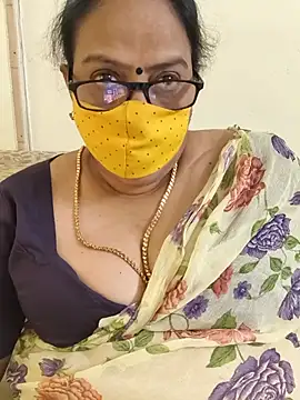 Snapshot of heera-rani chatting on July 7, 2026, 7:23 am heera-rani online show from July 7, 2026, 7:23 am