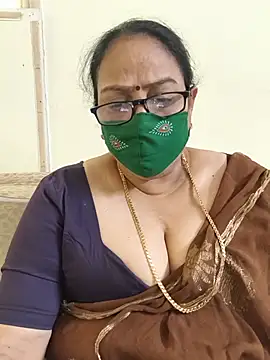 Snapshot of heera-rani chatting on July 15, 2026, 6:42 am heera-rani online show from July 15, 2026, 6:42 am