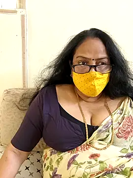Snapshot of heera-rani chatting on June 30, 2026, 6:35 am heera-rani online show from June 30, 2026, 6:35 am