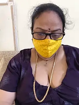 Snapshot of heera-rani chatting on June 15, 2026, 5:18 am heera-rani online show from June 15, 2026, 5:18 am