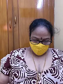 Snapshot of heera-rani chatting on June 14, 2026, 6:14 am heera-rani online show from June 14, 2026, 6:14 am