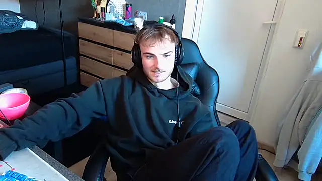 Snapshot of Rudi2007Eye chatting on March 23, 2026, 1:22 pm Rudi2007Eye online show from March 23, 2026, 1:22 pm