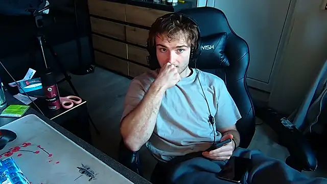 Snapshot of Rudi2007Eye chatting on March 3, 2026, 4:14 pm Rudi2007Eye online show from March 3, 2026, 4:14 pm