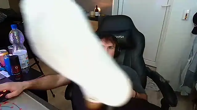 Snapshot of Rudi2007Eye chatting on March 2, 2026, 6:48 pm Rudi2007Eye online show from March 2, 2026, 6:48 pm