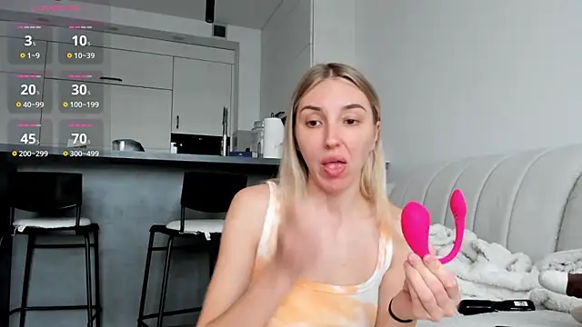 Snapshot of Sunny_Rina_ chatting on May 17, 2026, 6:35 am Sunny Rina online show from May 17, 2026, 6:35 am