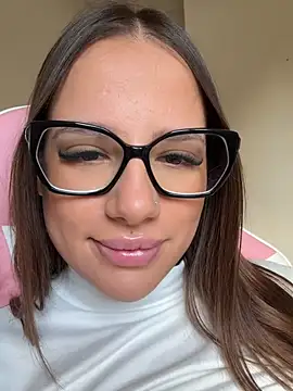 AlessiaaRuso1 online show from April 27, 2026, 4:05 pm