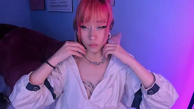 Snapshot of Hannahpage chatting on May 20, 2026, 12:24 pm Hannahpage online show from May 20, 2026, 12:24 pm