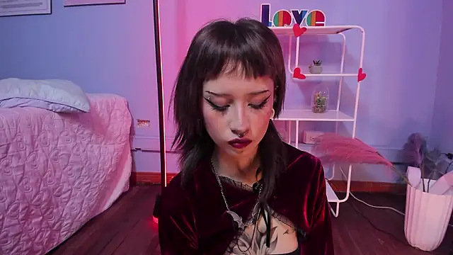 Snapshot of Hannahpage chatting on February 23, 2026, 12:17 pm Hannahpage online show from February 23, 2026, 12:17 pm