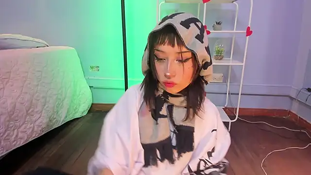 Snapshot of Hannahpage chatting on February 20, 2026, 12:29 pm Hannahpage online show from February 20, 2026, 12:29 pm