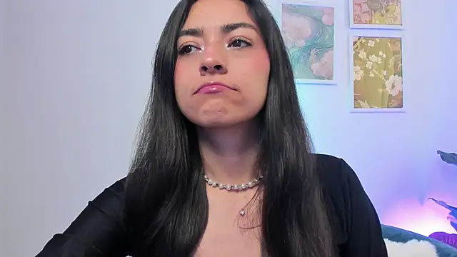 canelleGarces online show from November 30, 2025, 4:30 pm