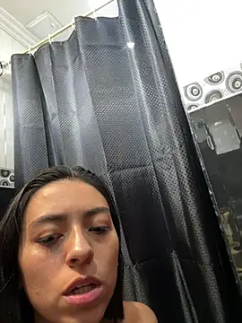 canelleGarces online show from July 19, 2026, 7:43 pm