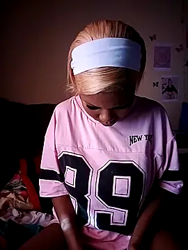 Snapshot of Seductive_Yellow_Titties chatting on October 14, 2025, 3:01 pm Seductive Yellow Titties online show from October 14, 2025, 3:01 pm