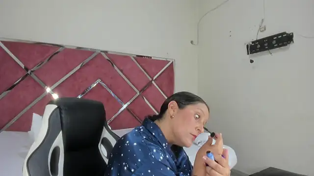 KikaDuque online show from November 7, 2025, 7:07 pm