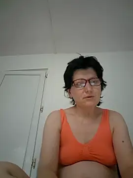Vera Elle online show from May 7, 2026, 4:54 pm
