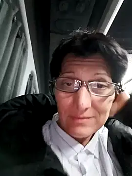 Vera Elle online show from October 12, 2025, 4:25 am