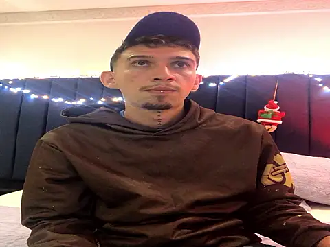 dominik thompson777 online show from November 17, 2025, 8:40 am