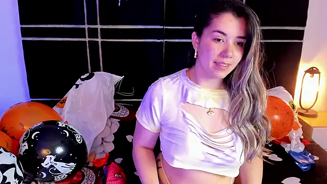 Snapshot of Zoe_Vg chatting on October 18, 2025, 7:16 pm Zoe Vg online show from October 18, 2025, 7:16 pm