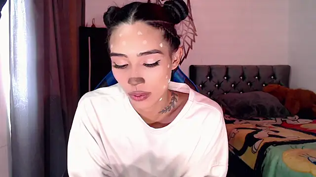 Snapshot of Sweet-Cris chatting on October 21, 2025, 7:02 pm Sweet-Cris online show from October 21, 2025, 7:02 pm