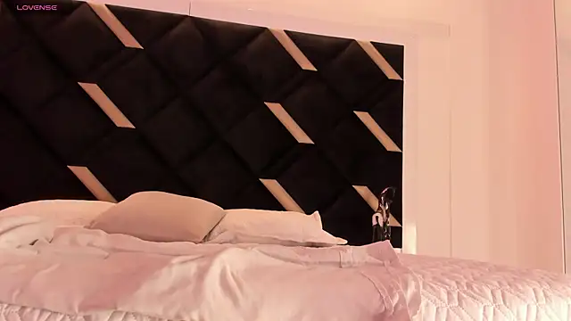 Evelinn Ruiz online show from November 20, 2025, 12:28 pm