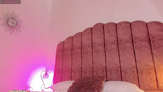 Evelinn Ruiz online show from September 15, 2025, 6:19 pm