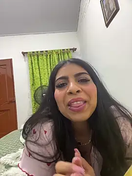 Rachellcooperrr online show from June 14, 2026, 5:41 am