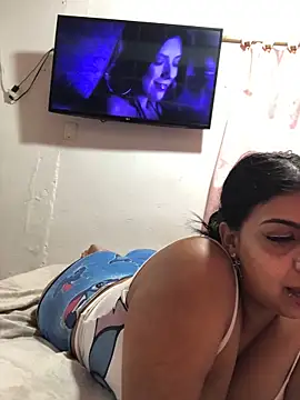 Rachellcooperrr online show from June 18, 2026, 4:44 am