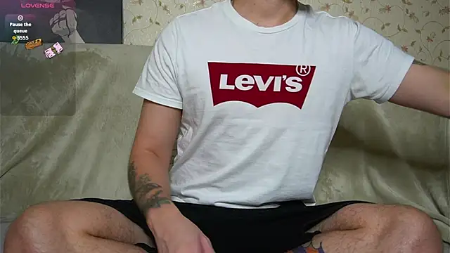 Snapshot of johnstoneisland chatting on December 1, 2025, 10:05 am johnstoneisland online show from December 1, 2025, 10:05 am