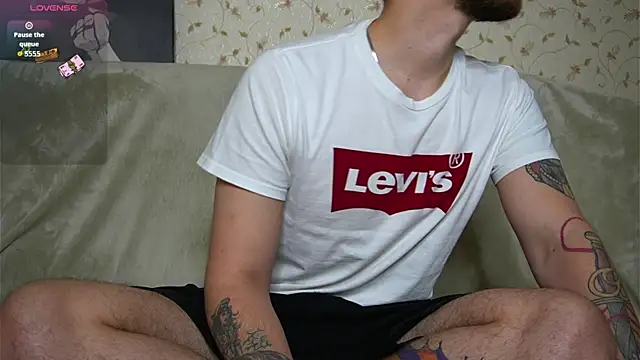 Snapshot of johnstoneisland chatting on December 4, 2025, 9:36 pm johnstoneisland online show from December 4, 2025, 9:36 pm