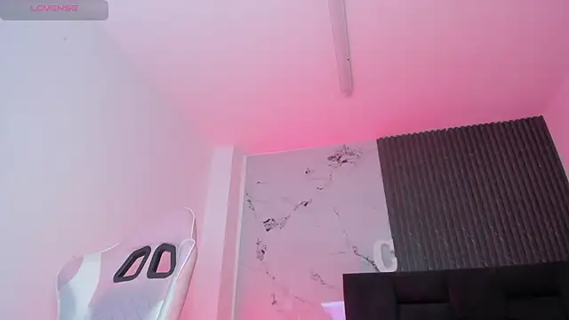 chloesagee online show from June 14, 2026, 12:29 am